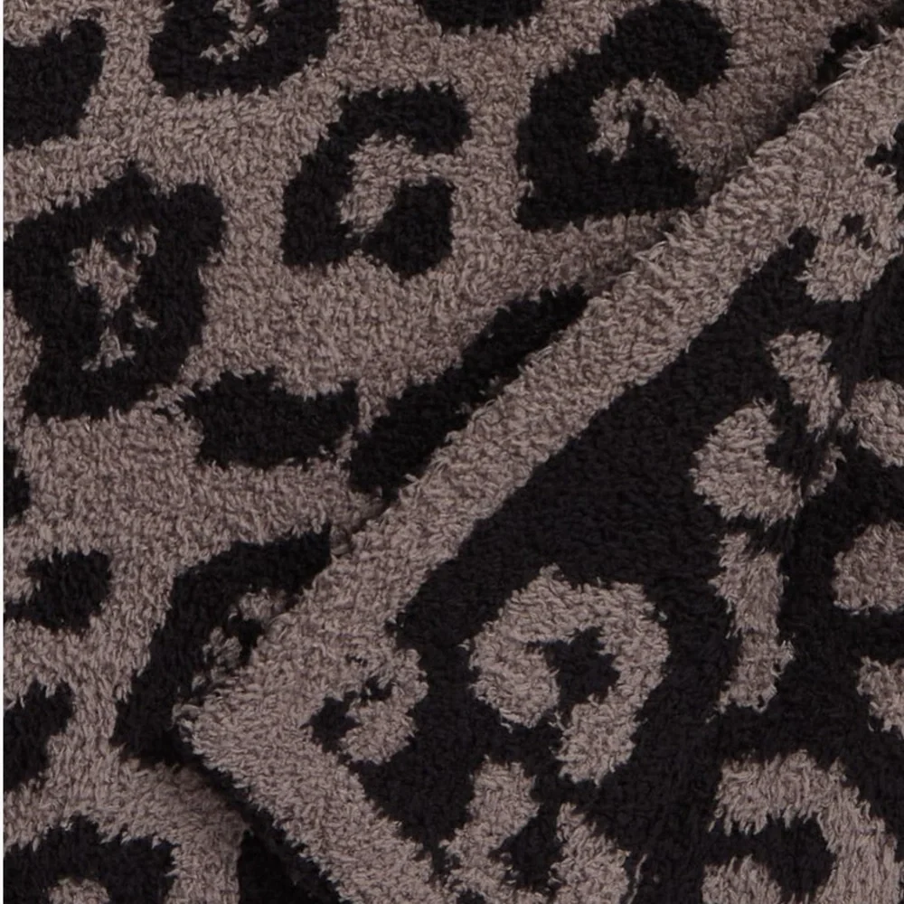 NWT Barefoot Dreams Cozy Chic In the Wild blanket in charcoal/black- 54 x 72